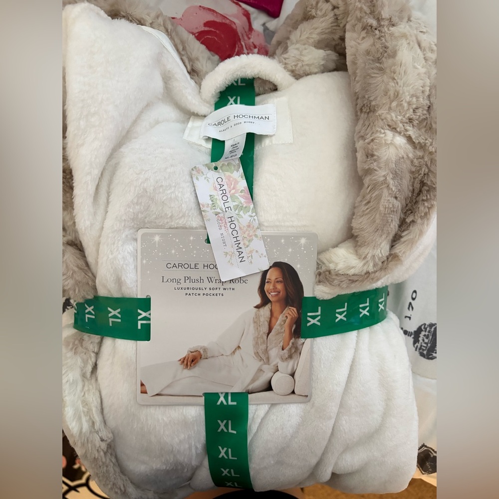 Plush Robe - Picture 2 of 3
